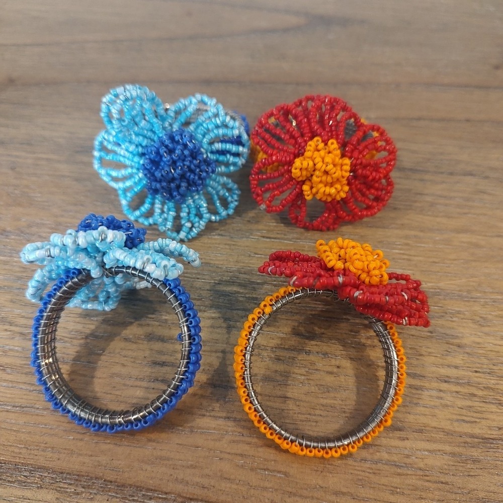 Set Of 4‎ HANDMADE Beaded Floral Napkin Rings Blue Red Flowers Boho Eclectic